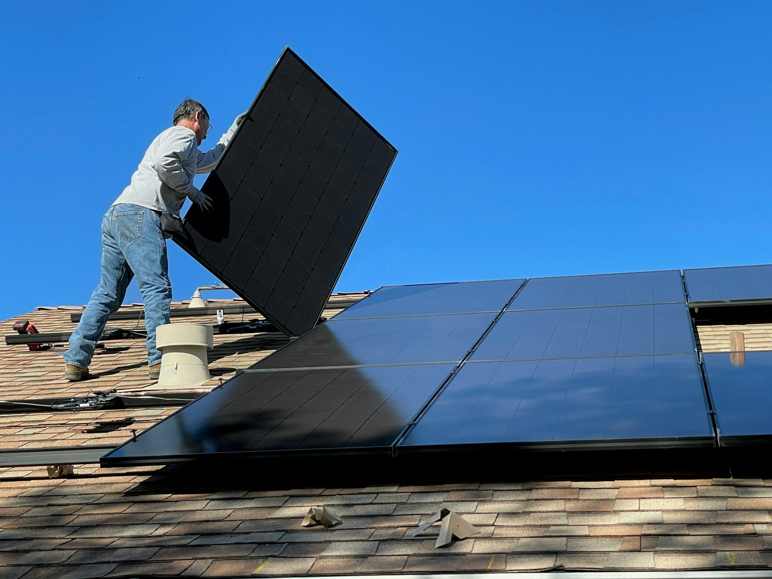 Pros and Cons of Rooftop Solar Panels for Commercial Properties